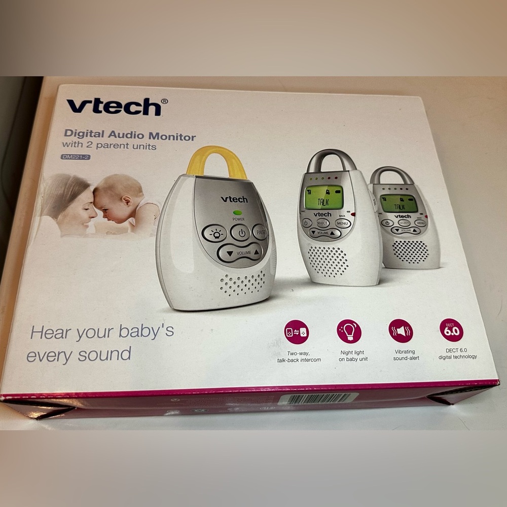 Compact Digital Voice Monitor with 2 Parent Units for Easy Portability